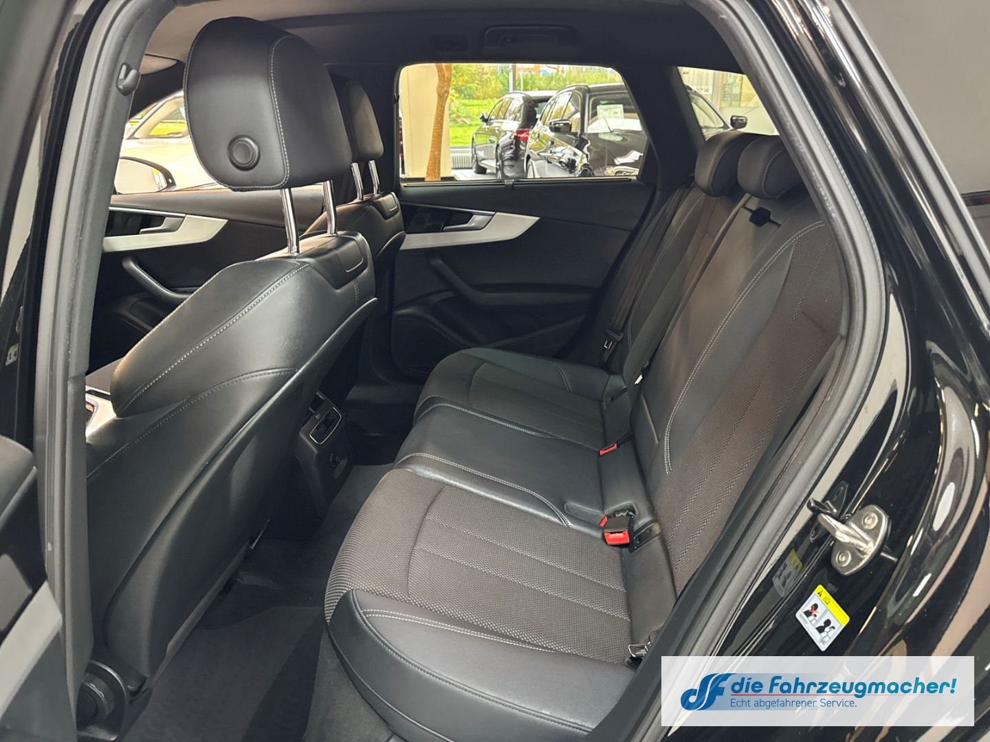 Fahrzeugabbildung Audi A4 Avant 35 TFSI S line Navi Leder LED ACC El. H