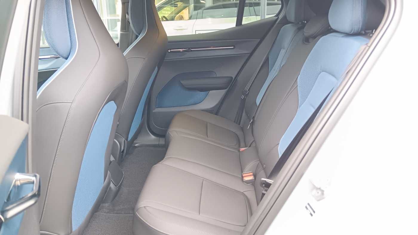 Fahrzeugabbildung Volvo EX30 Single M. Extended Range RWD Plus