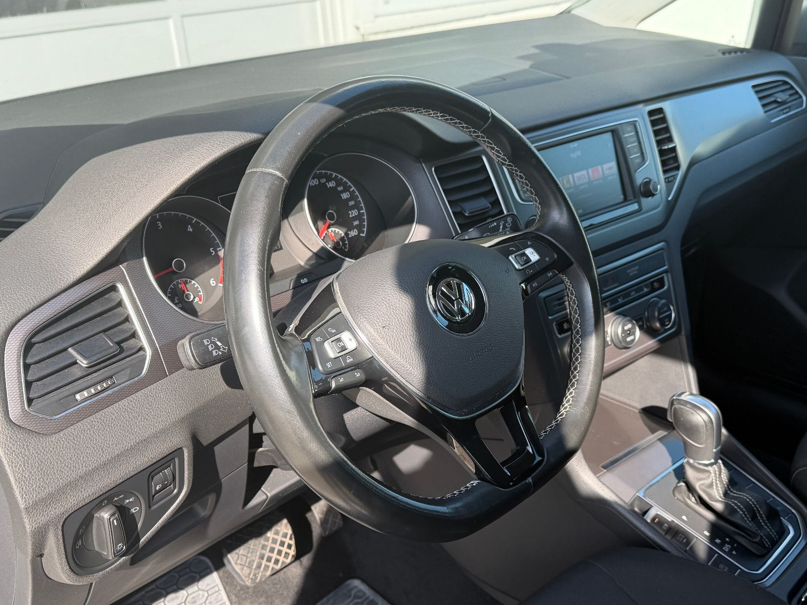 Fahrzeugabbildung Volkswagen Golf Sportsvan VII Lounge /AUTOMATIK/ACC/SHZ/
