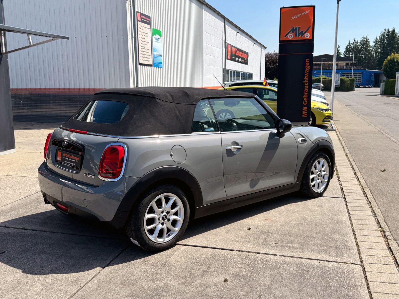 Fahrzeugabbildung MINI COOPER Cabrio Aut. SHZ KAM PDC BT AMBI 2-Zonen