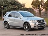 Mercedes-Benz Mercedes-benz ML 63 AMG - silberne Mercedes-Benz ML 63 AMG