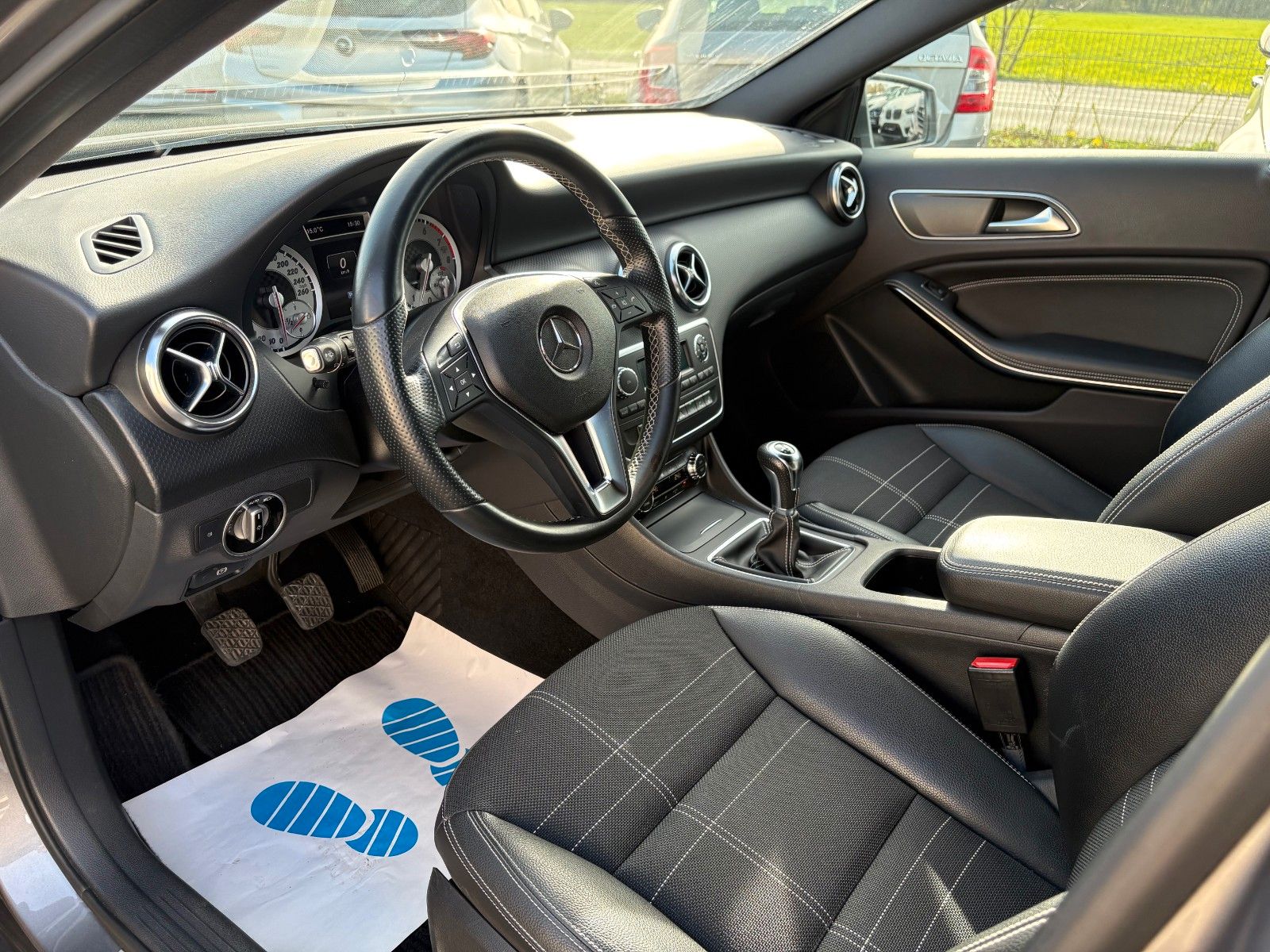 Fahrzeugabbildung Mercedes-Benz A 200 BE Xenon Leder PDC SPORTSITZE 2.HAND SHZ