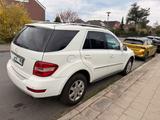 Mercedes-Benz ML 300 CDI 4MATIC BlueEFFICIENCY - - Mercedes ML 300 mit Schiebedach