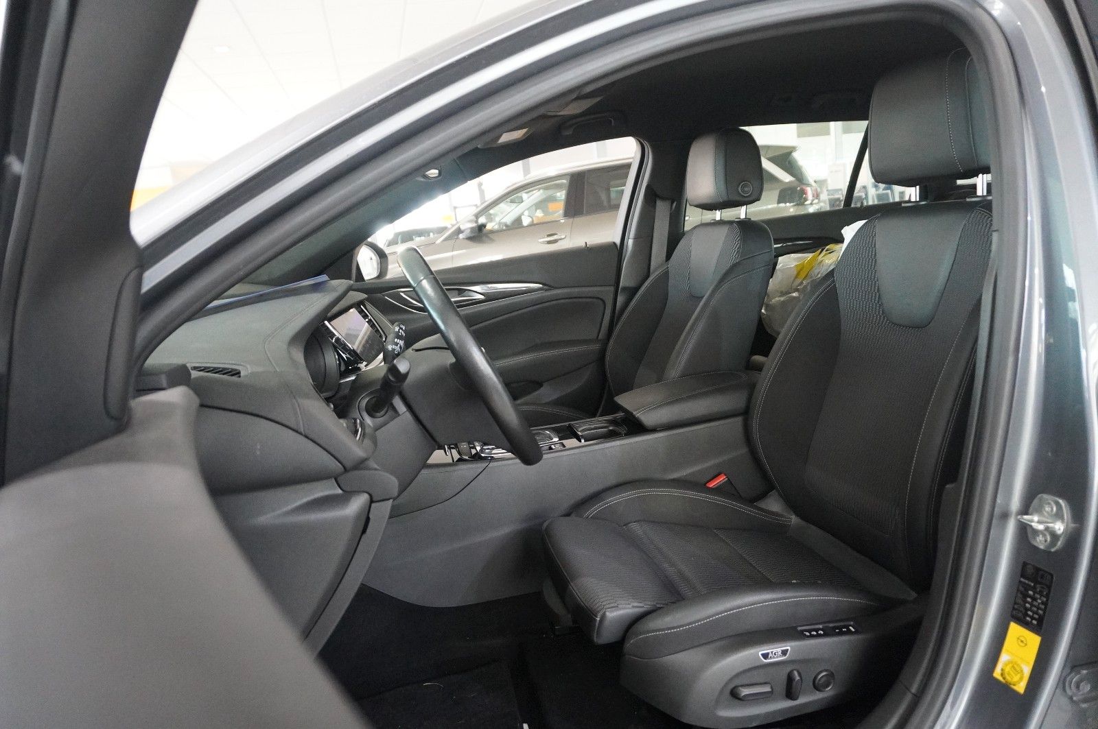 Fahrzeugabbildung Opel Insignia B ST 2.0D ELEGANCE NAVI/LED/KAMERA/AHK