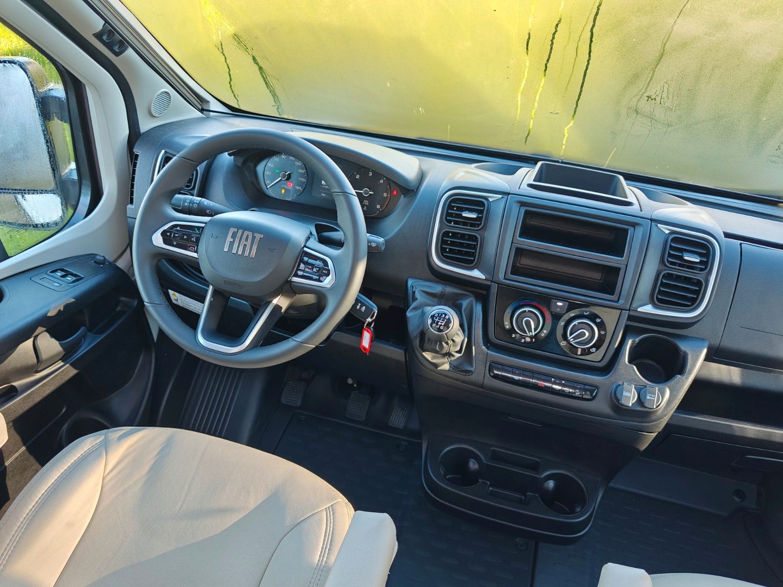 Fahrzeugabbildung LMC Innovan 600 - 603 70 Jahre Modell - SALE! -