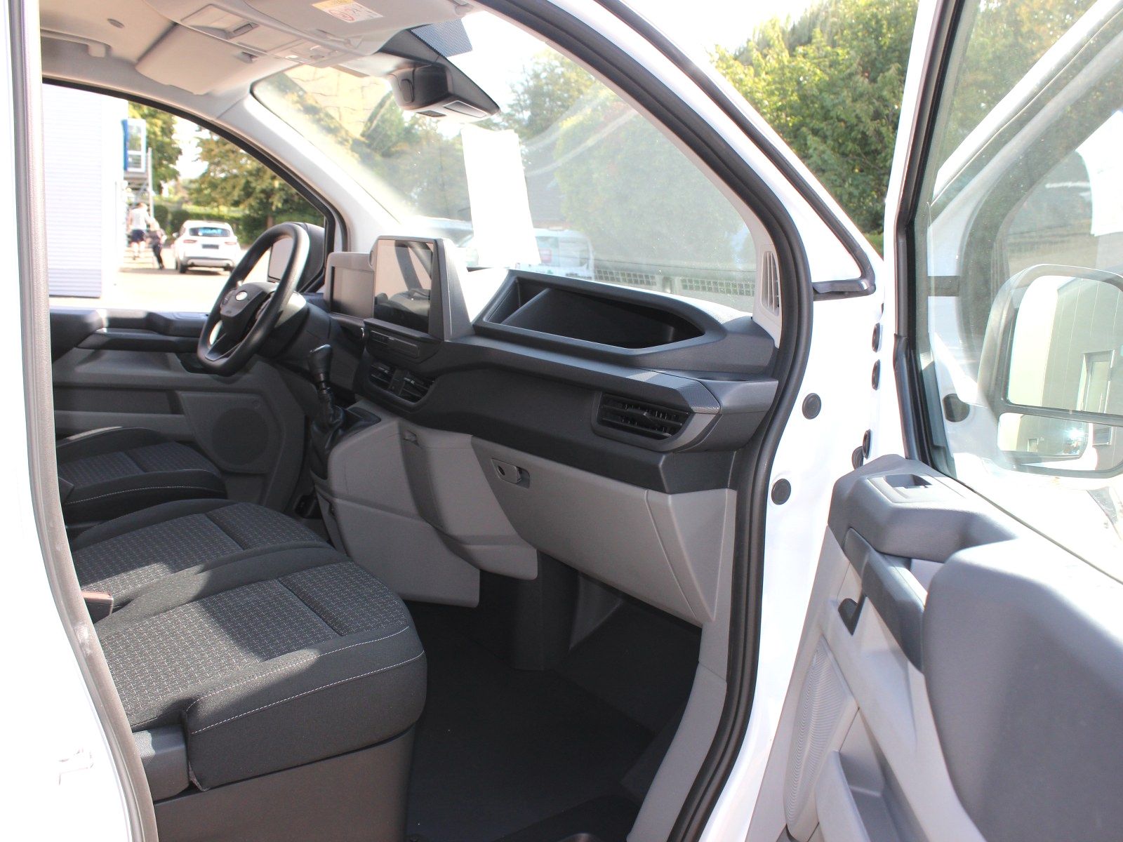 Fahrzeugabbildung Ford Transit Custom 320 L1 Trend FWD Plug-in Hybrid