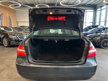 MYAUTOCENTER – Gebraucht- und Jahreswagen mit Werkstattservice in Pfaffenhofen Mercedes-Benz E 220 CDI Limousine BlueEfficiency *2. Hand*SHZ*