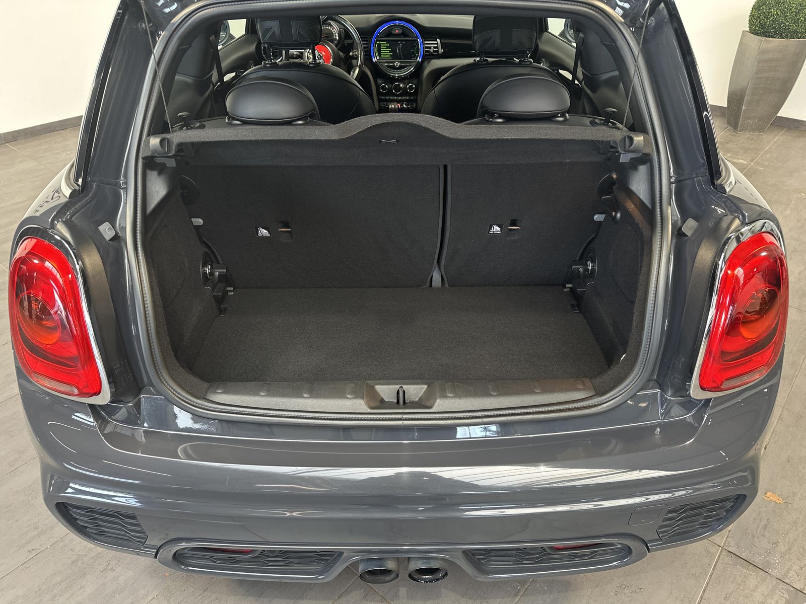Fahrzeugabbildung MINI John Cooper Works NAV+LED+SHZ+H&K+PANO+PDC+18Zo