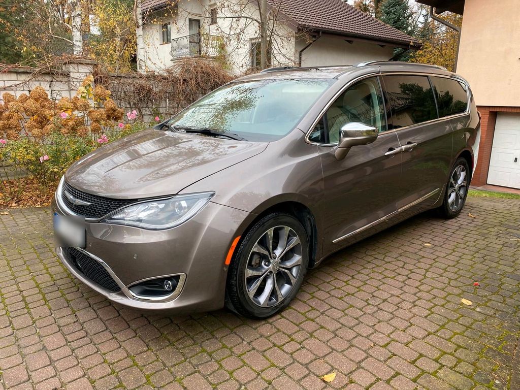 Image of Chrysler Pacifica