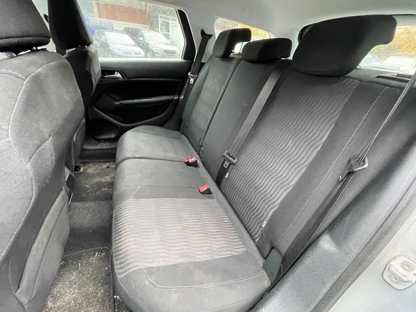 Peugeot 308 2015 — photo 9