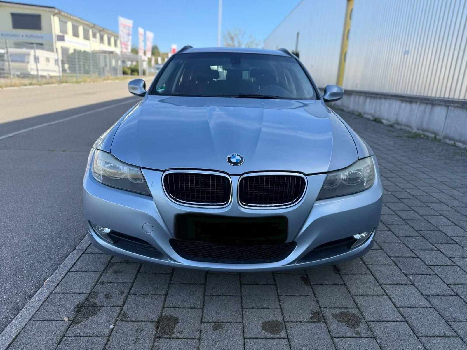 BMW 318 2012 — rear view