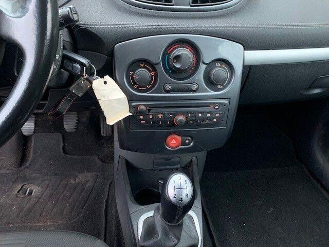 Renault Clio 2011 — photo 14