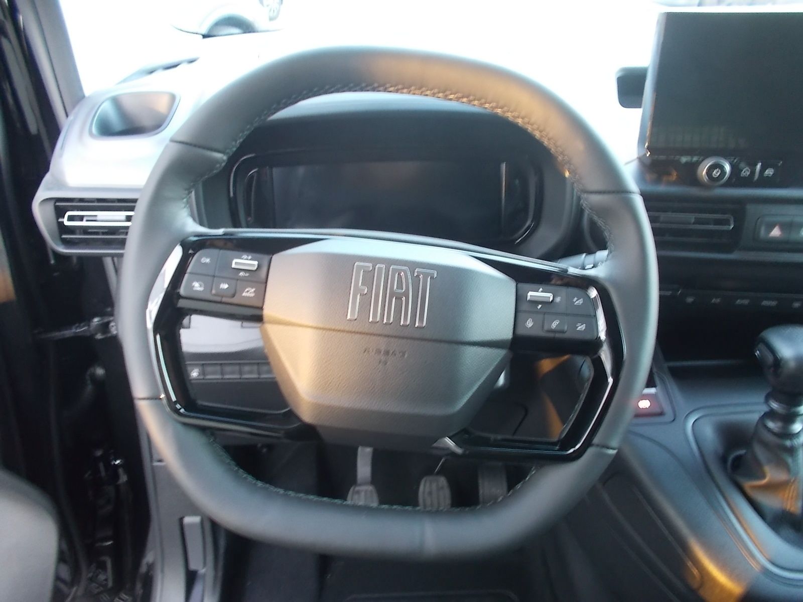 Fahrzeugabbildung Fiat Doblo Kombi L1 1.5 BlueHDi