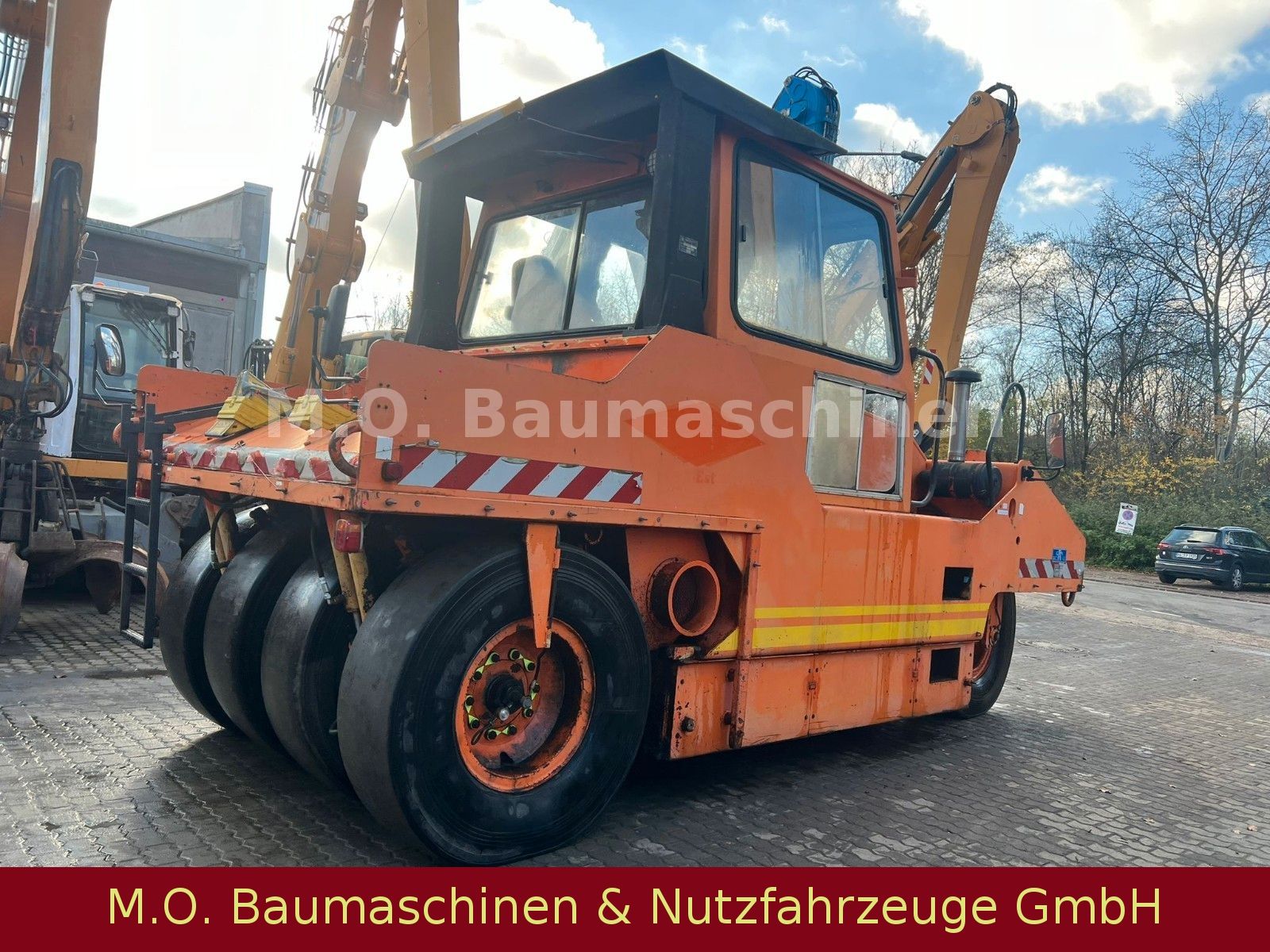 Fahrzeugabbildung Andere Corinsa CCR2135 / Gummiradwalze /
