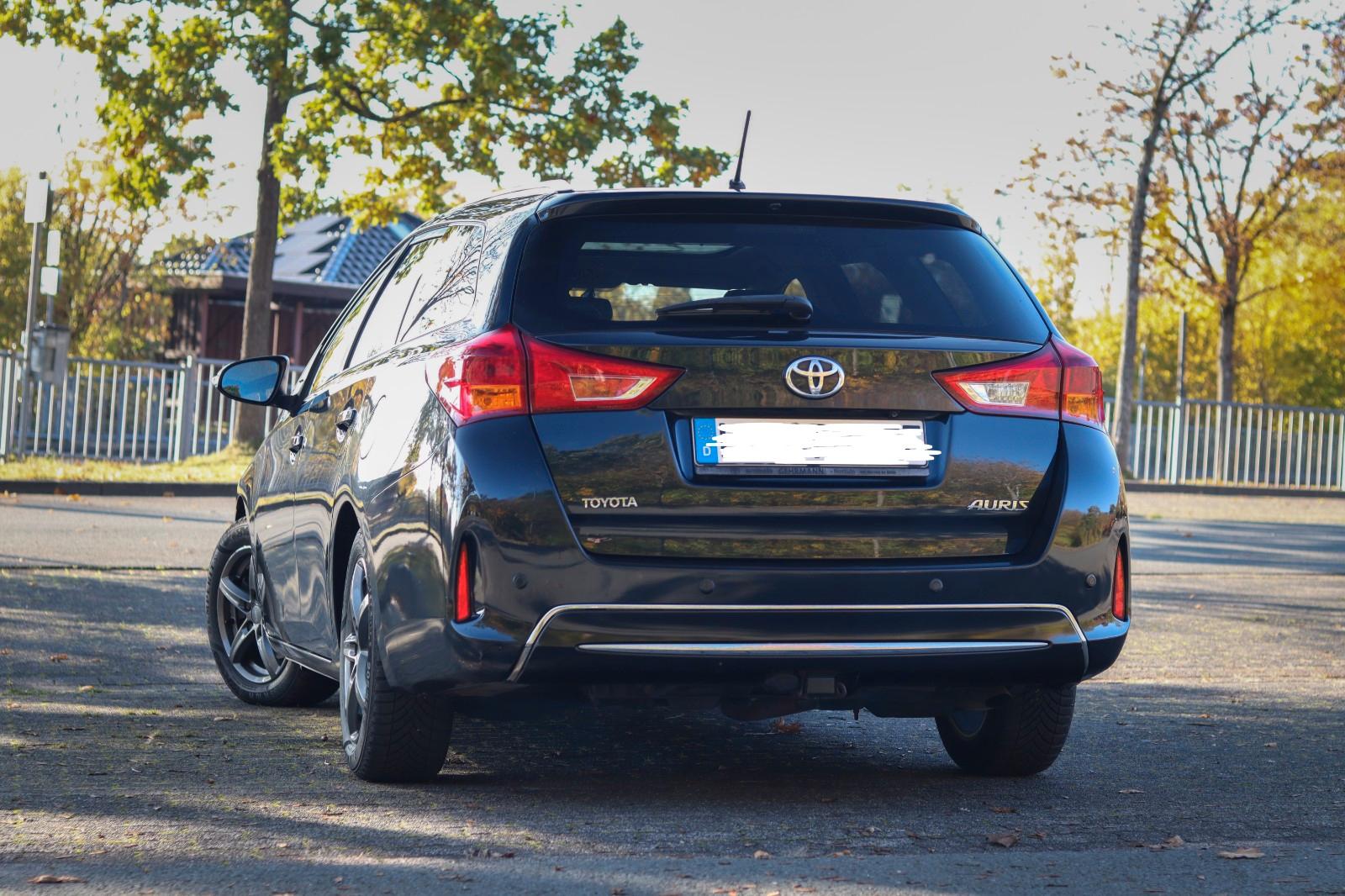Toyota Auris 2013 — interior