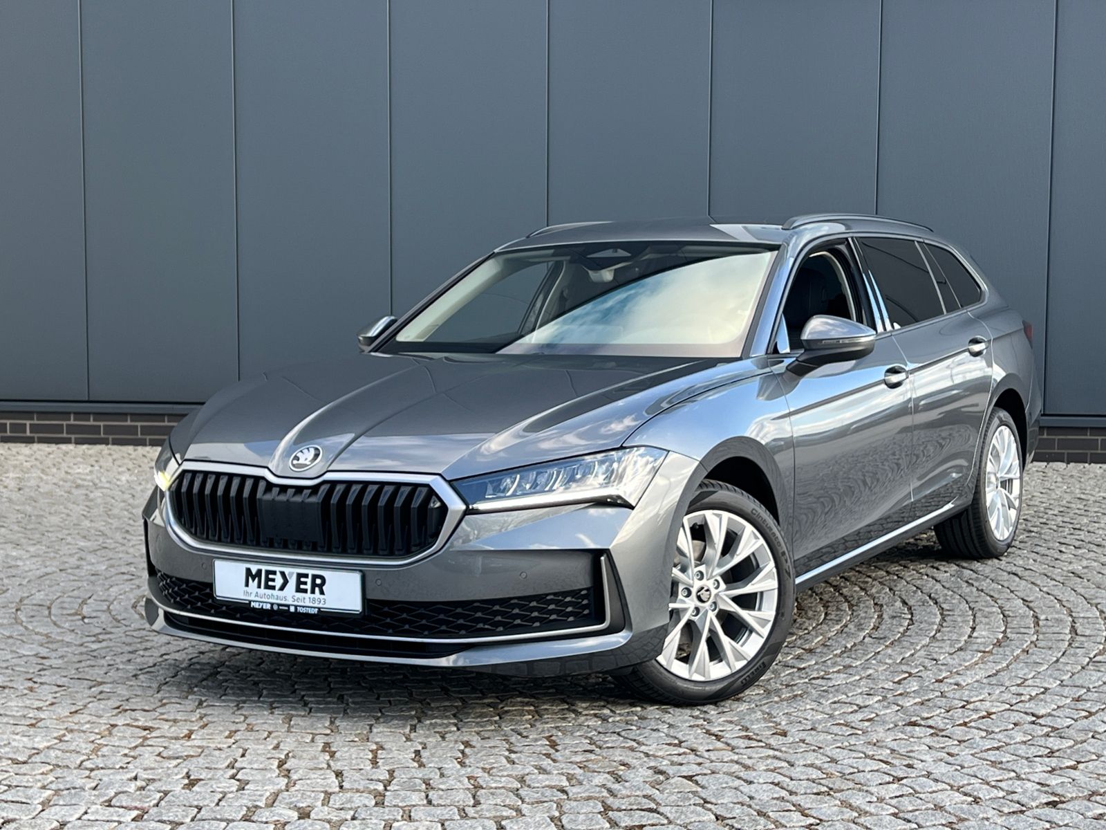 Fahrzeugabbildung SKODA Superb Combi Selection 2.0 TDI DSG *AHK, Navi, 1
