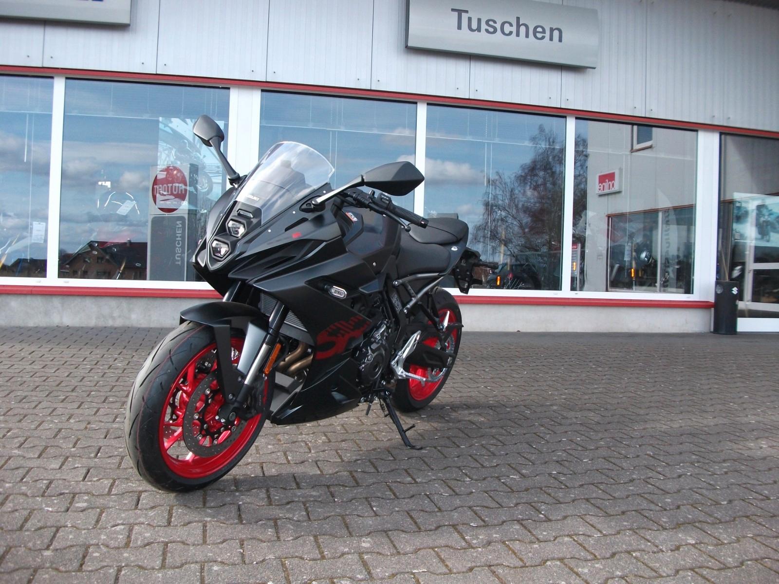 Suzuki GSX-8R   + Tankgutschein