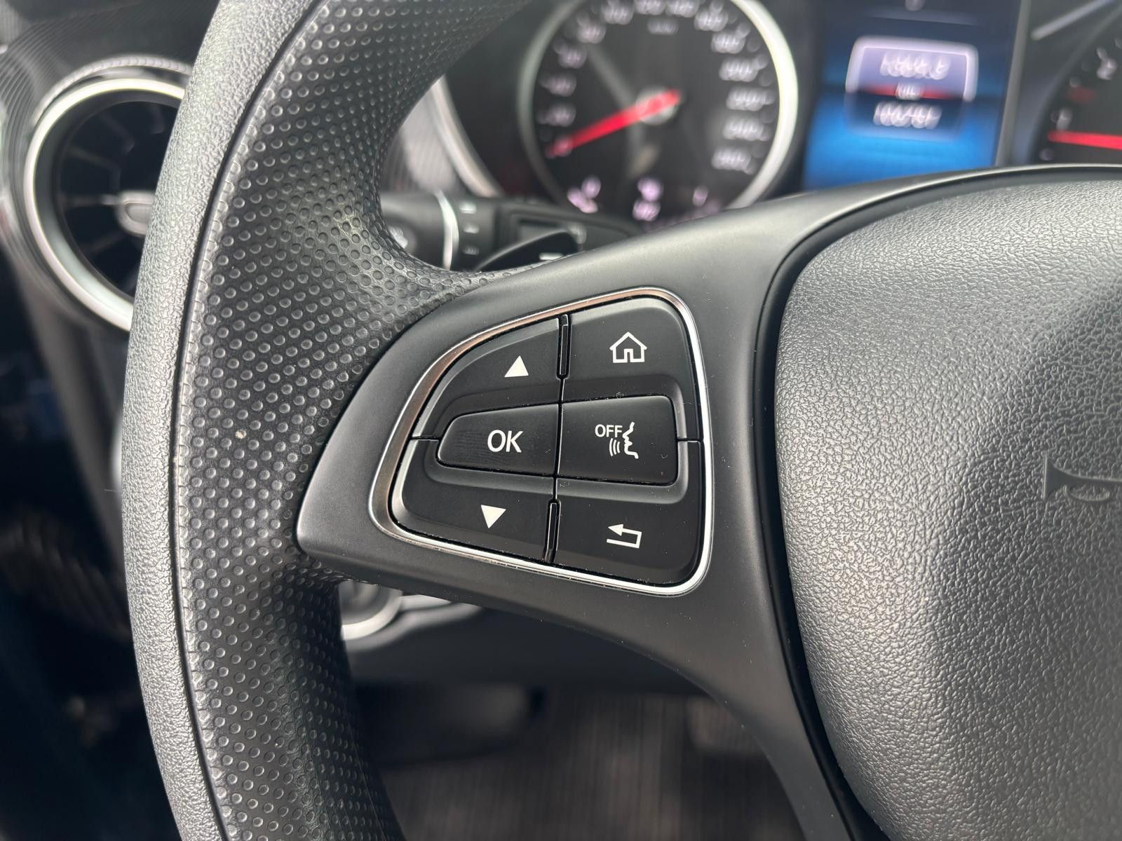 Fahrzeugabbildung Mercedes-Benz V 220 d LANG-AHK-NAV-PDC-SHZ-APP-TEMP.-DAB