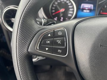 Mercedes V 220 - 12