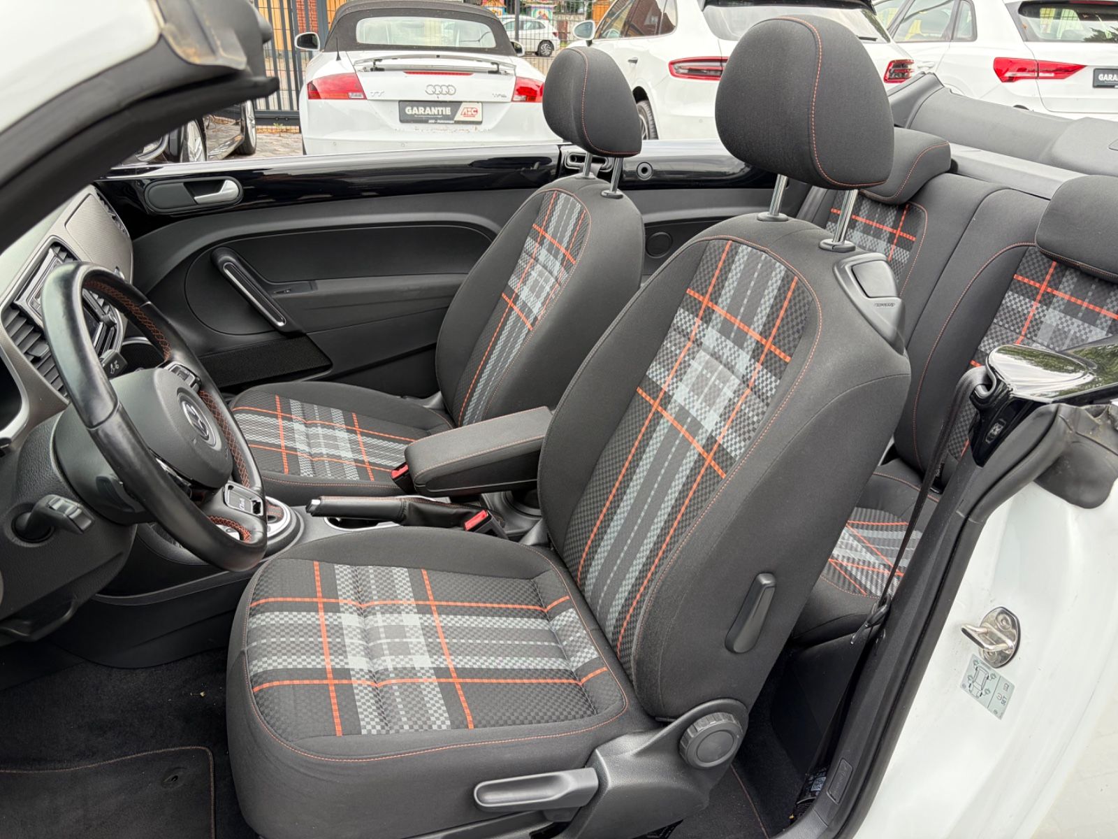 Volkswagen Beetle Cabriolet R-Line Club / Fender / Navi foto 10