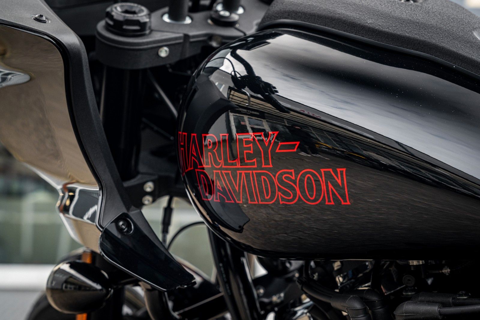 Fahrzeugabbildung Harley-Davidson FXLRST LOW RIDER ST 117 MY25 - RockfordFosgate