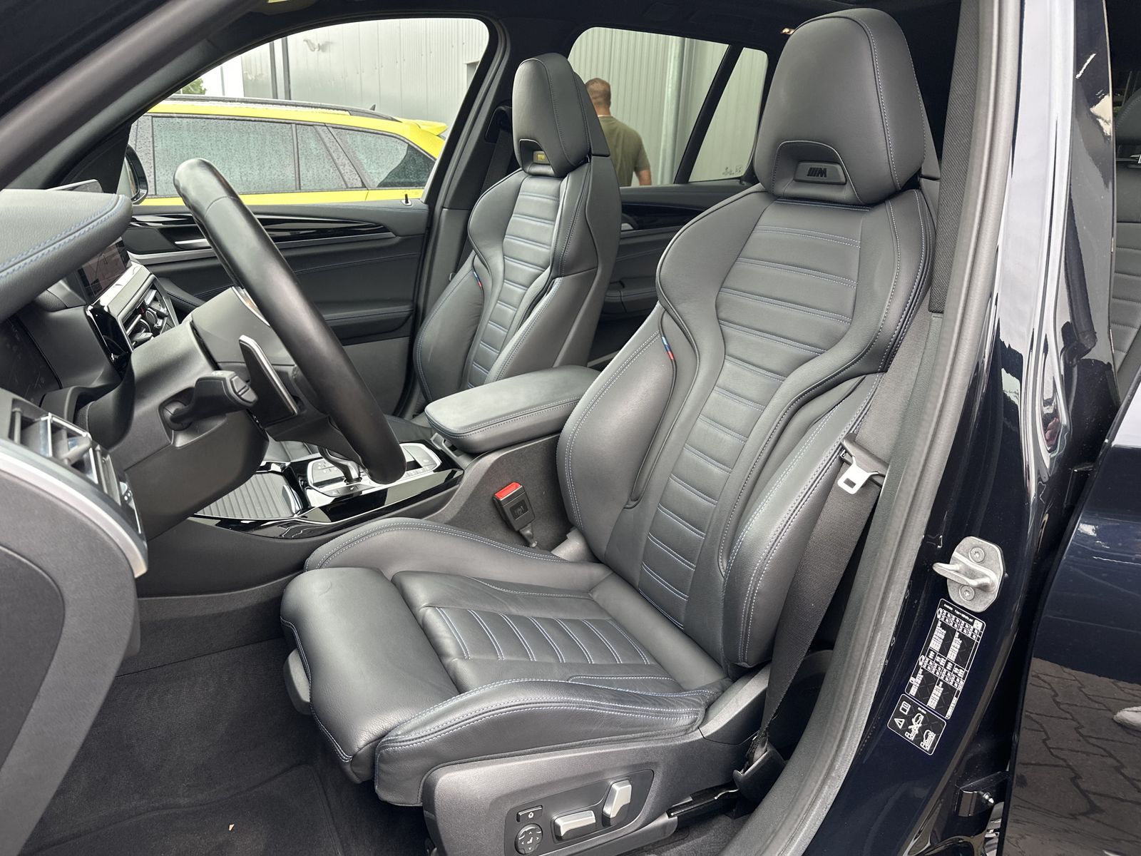 Fahrzeugabbildung BMW X3 xDrive20d M-Sport NAV+LASER+PANO+HUD+20ZO+KAM