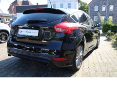 Fahrzeugabbildung Ford Focus Lim ST-Line *Navi*Winter-Paket*Active-Park