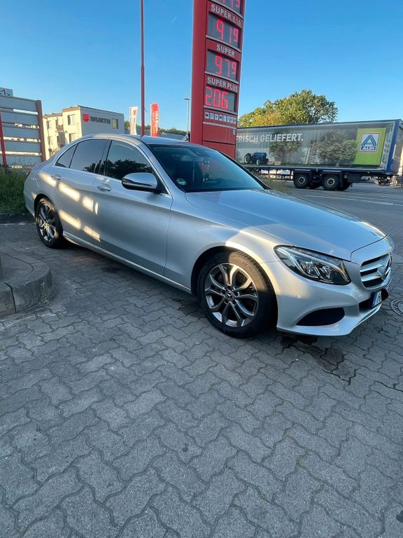 Image of Mercedes-Benz E 220