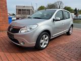 Dacia Sandero Laureate 1.6 *TÜV NEU*KLIMA*WENIG KM* - Dacia Sandero in Oldenburg