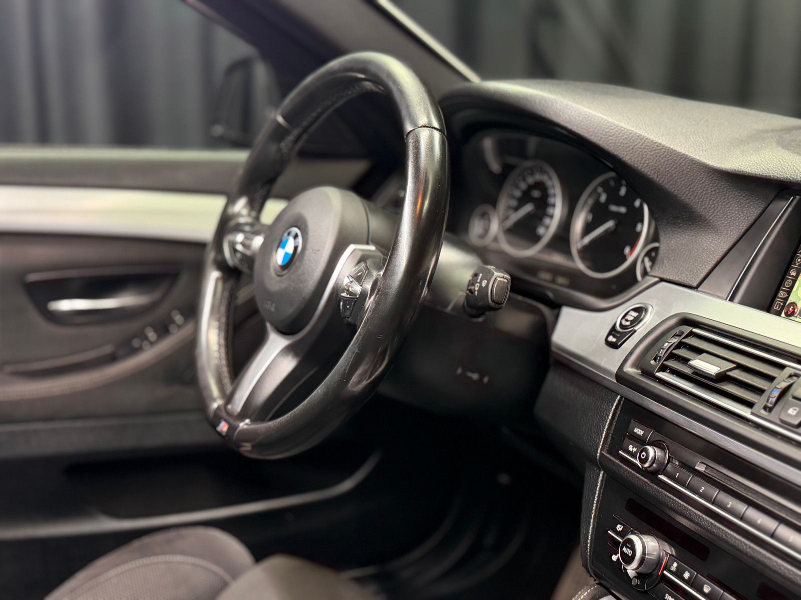 Fahrzeugabbildung BMW 520 d Touring|M-Paket|HIFI|PDC|Komfortzugang