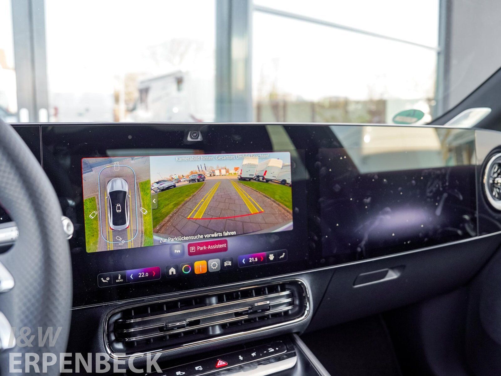 Fahrzeugabbildung Mercedes-Benz CLA 250+ EQ AMG Pano MB.Drive Distronic AHK FAP