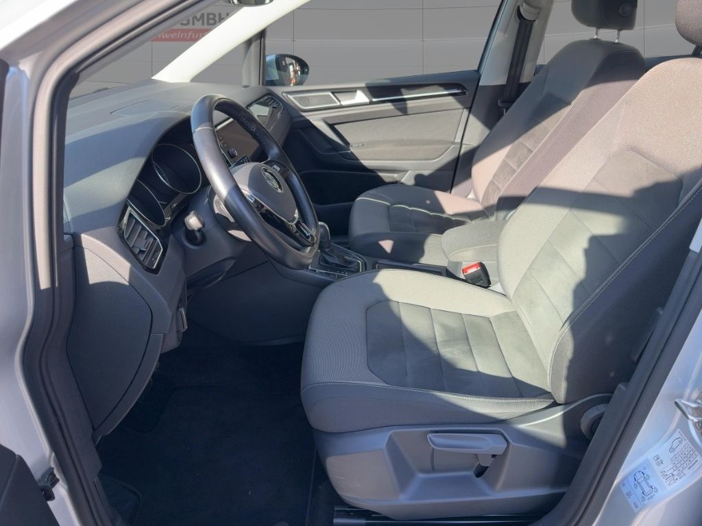 Fahrzeugabbildung Volkswagen Golf Sportsvan Highline  AHK SCHWENKB. NAVI  RÜC