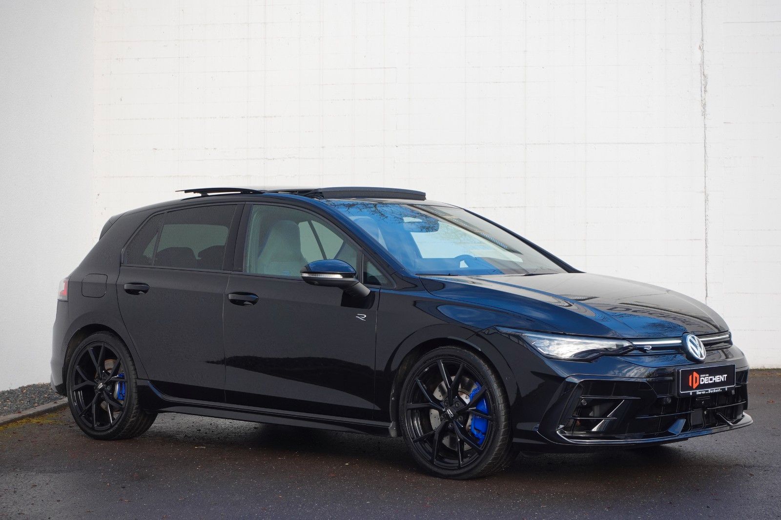 Fahrzeugabbildung Volkswagen Golf VIII R 2.0TSI 4Motion,Akrapovič,Pano,Matrix