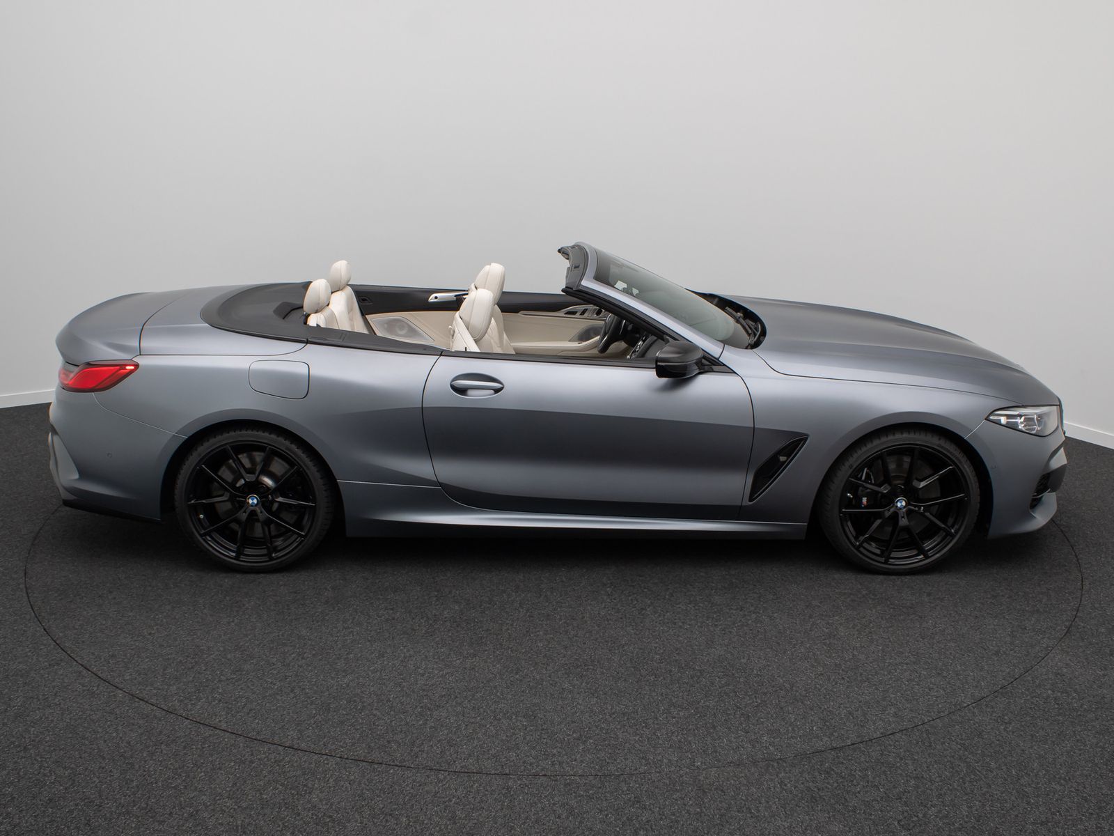 Fahrzeugabbildung BMW 840d xD Cabrio Individual B&W SoftClos HUD VOLL