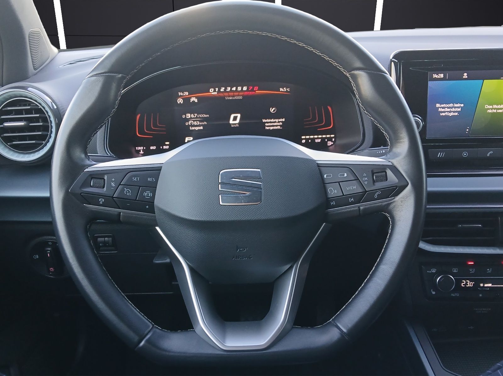 Fahrzeugabbildung SEAT Arona TSI Xperience DSG LED AHK ACC RFK SH 18"