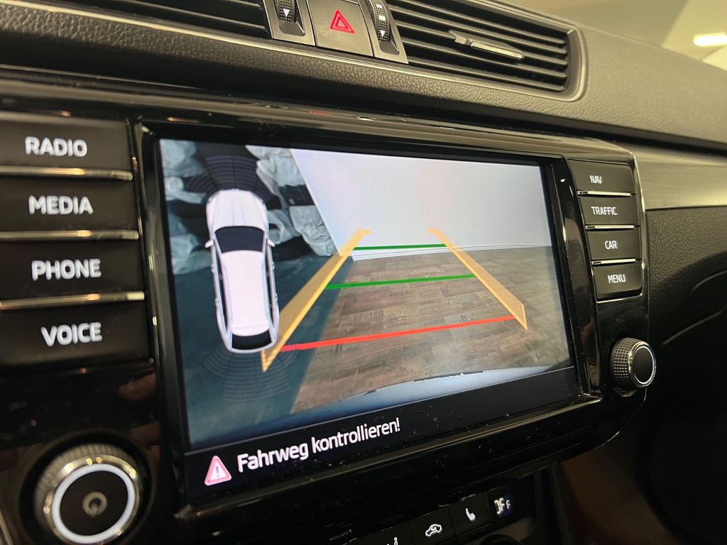 Skoda SUPERB STYLE/ 1.HAND/ GARANTIE/ PANO/ ASSIST. Skoda SUPERB STYLE/ 1.HAND/ GARANTIE/ PANO/ ASSIST.