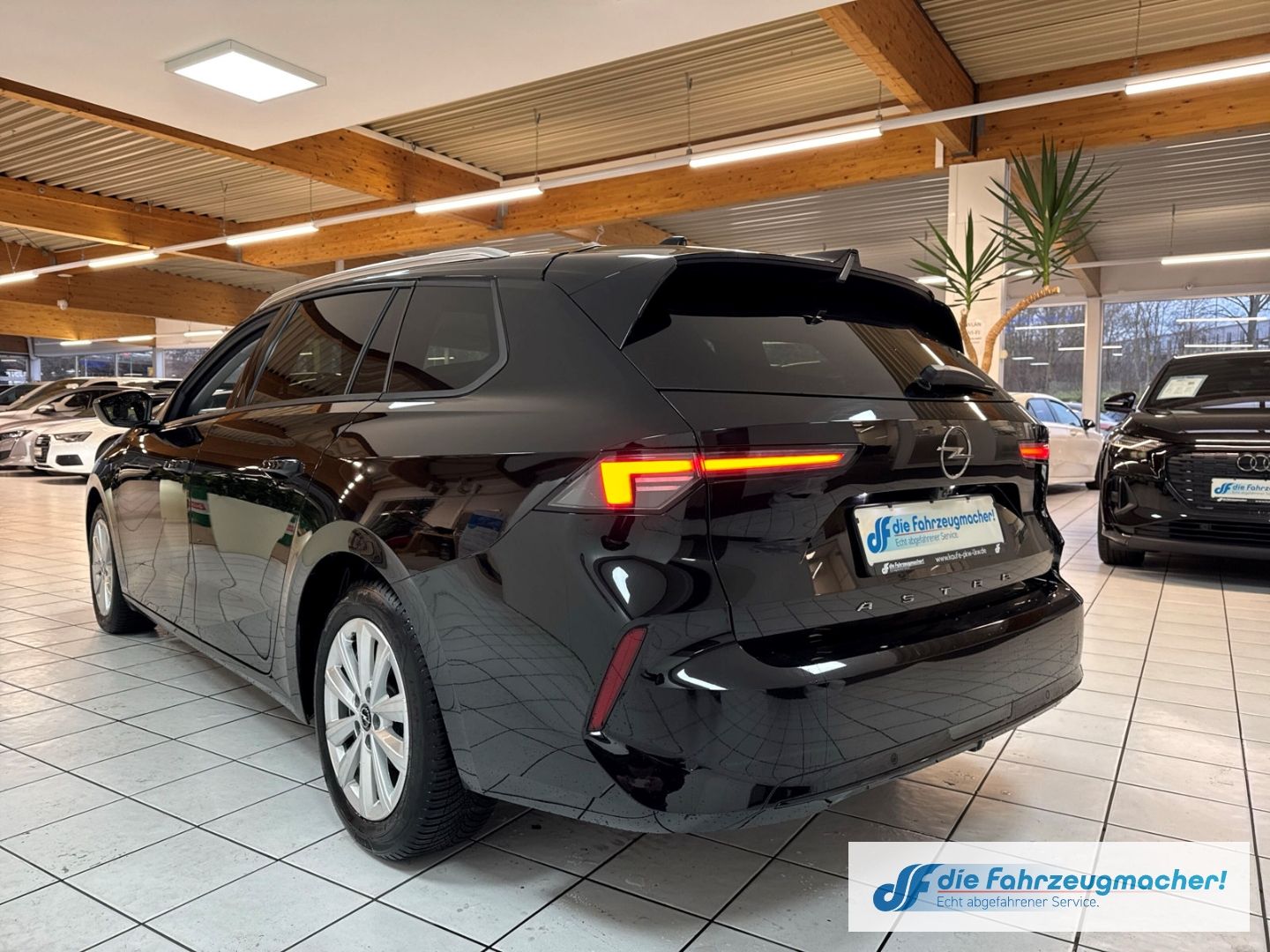 Fahrzeugabbildung Opel Astra L Sports Tourer Elegance Navi LED Apple Ca