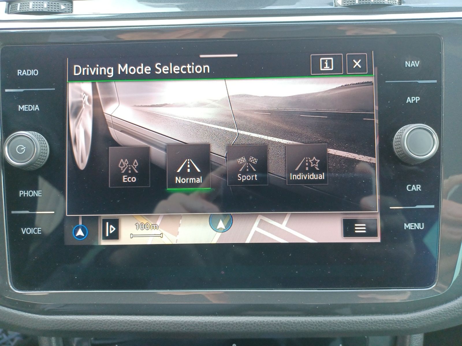 Fahrzeugabbildung Volkswagen Tiguan TSI R-Line 4M DSG R-Lin STH Matrix AHK Na