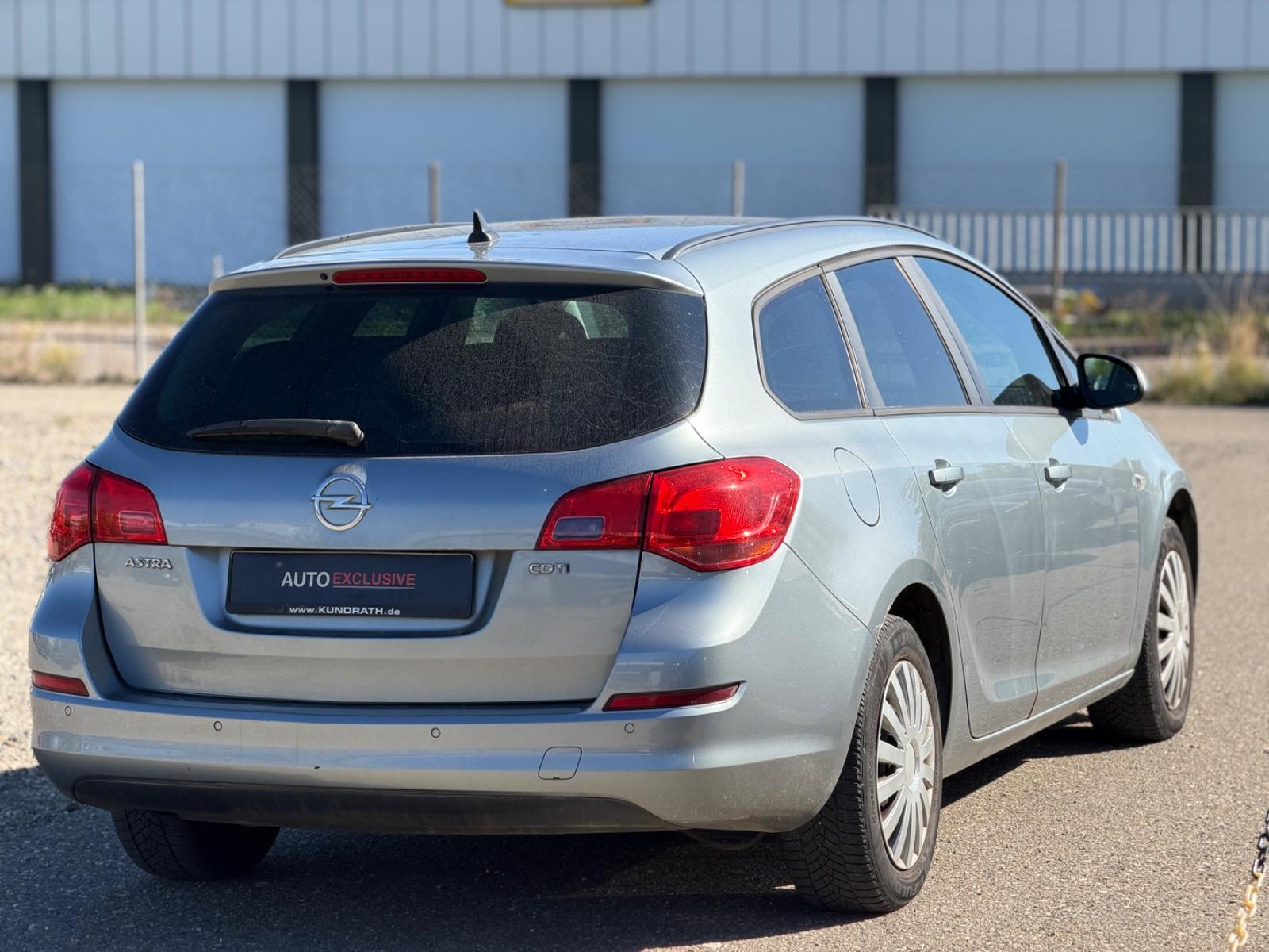 Opel Astra 2011 — photo 6