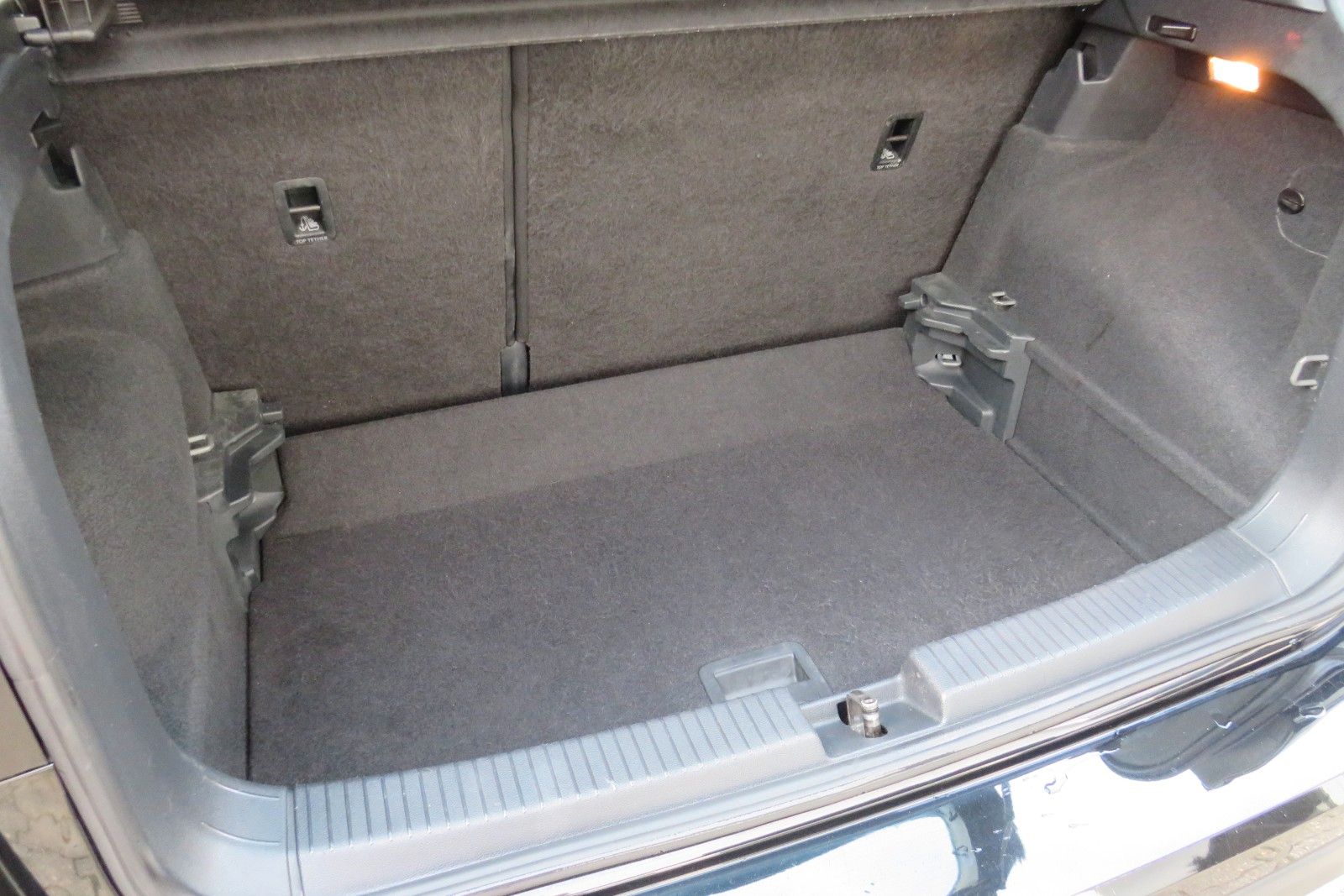 Fahrzeugabbildung Volkswagen T-Cross Life NAVI PDC SITZH DIGITAL-COCKPIT PRO