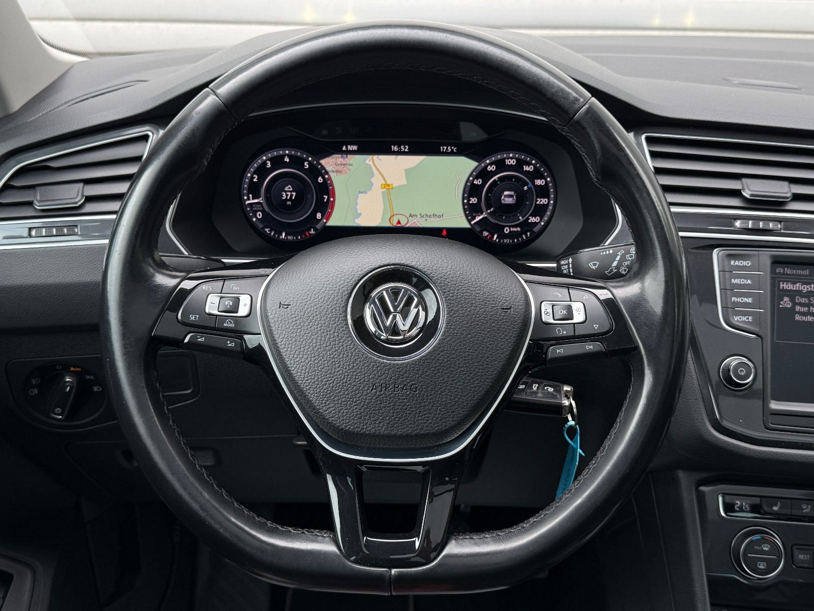 Fahrzeugabbildung Volkswagen Tiguan Highline 4Motion ACC AHK Nav SHZ Pano LED