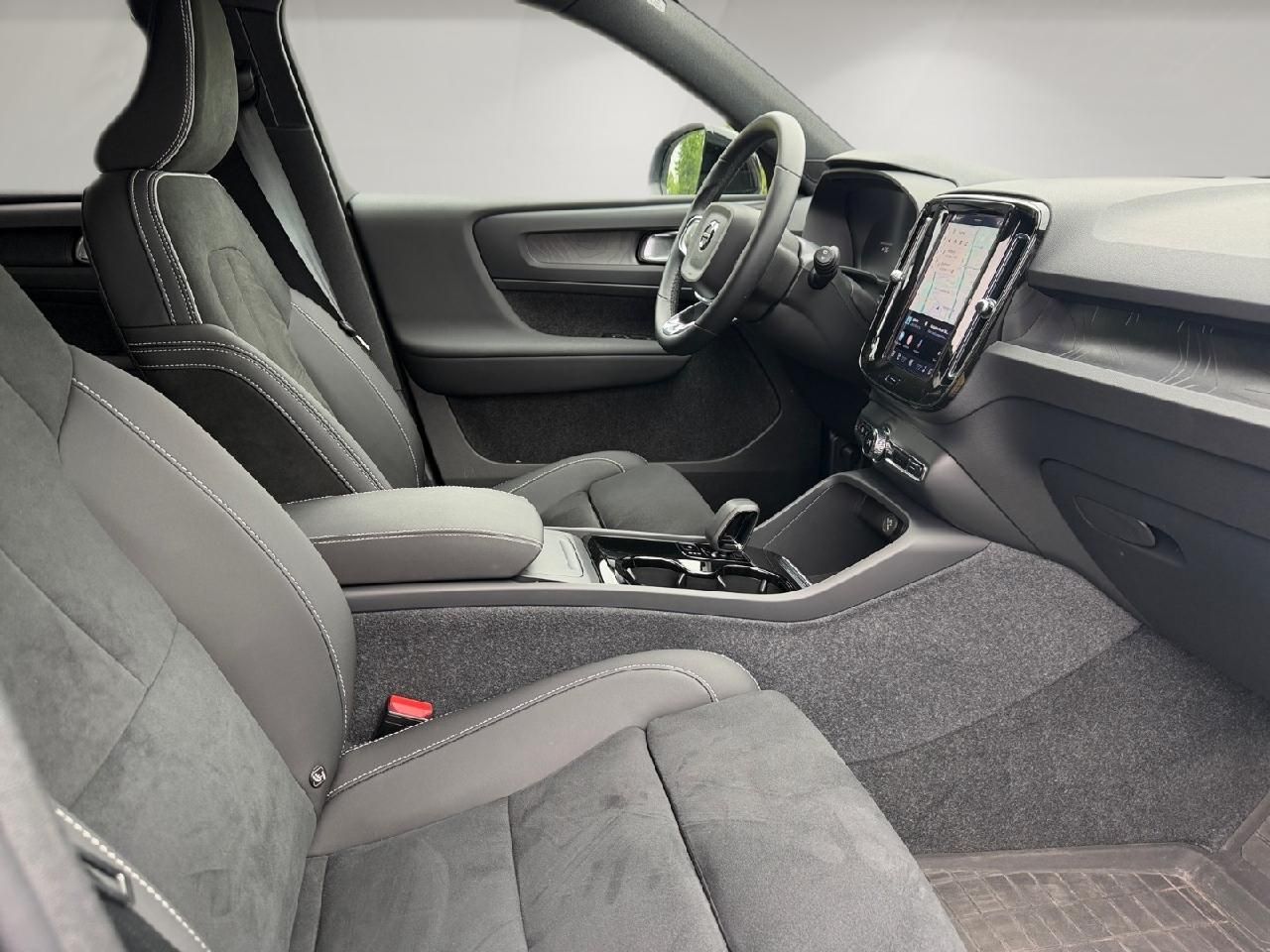 Fahrzeugabbildung Volvo XC40 Single Engine Plus RWD