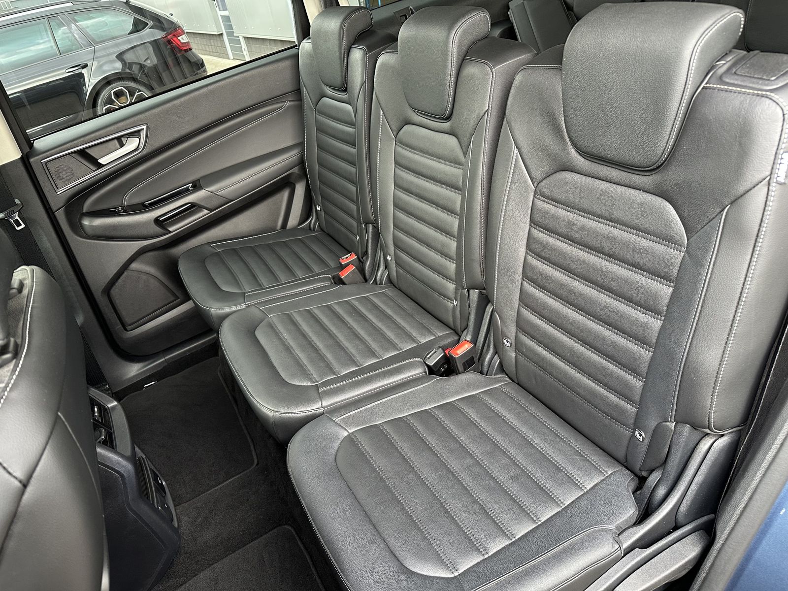 Fahrzeugabbildung Ford Galaxy 2.0 EB Aut. 7-Sitzer Titanium NAV+LED+AHK