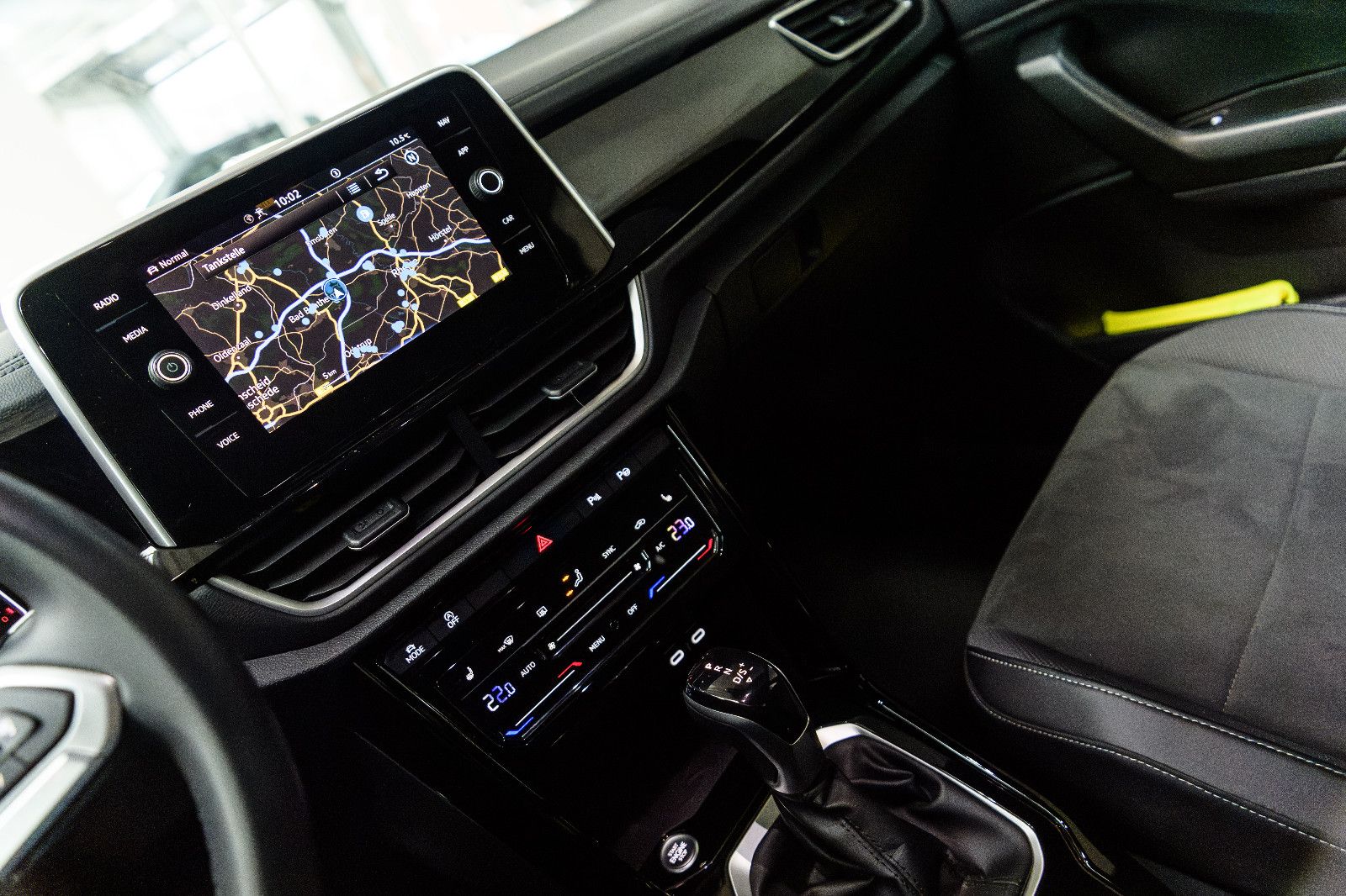 Fahrzeugabbildung Volkswagen T-Roc R-Line+LED+AHK+ACC+SIDEASISST+SHZ+EL.HK