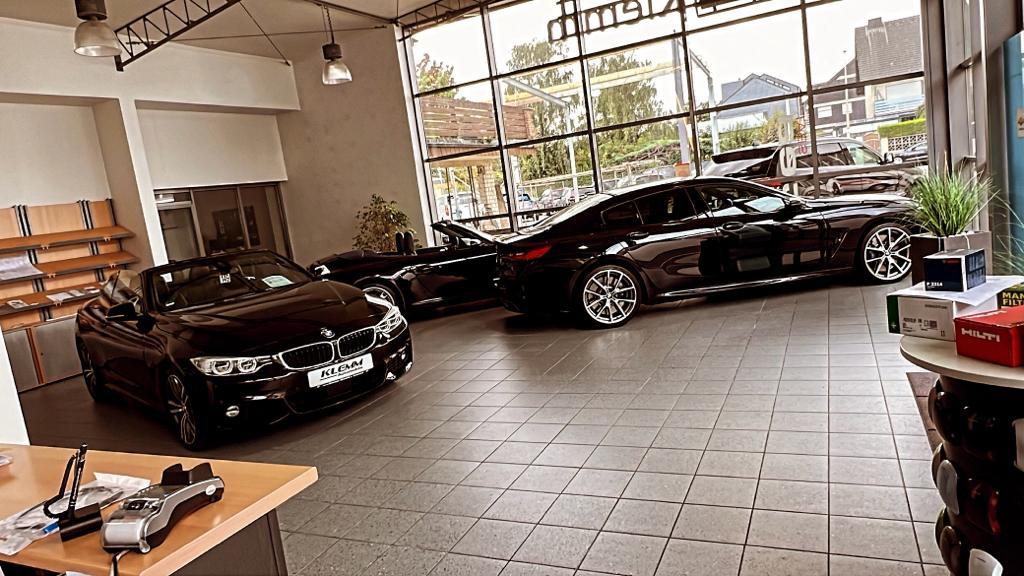 showroom-image-top