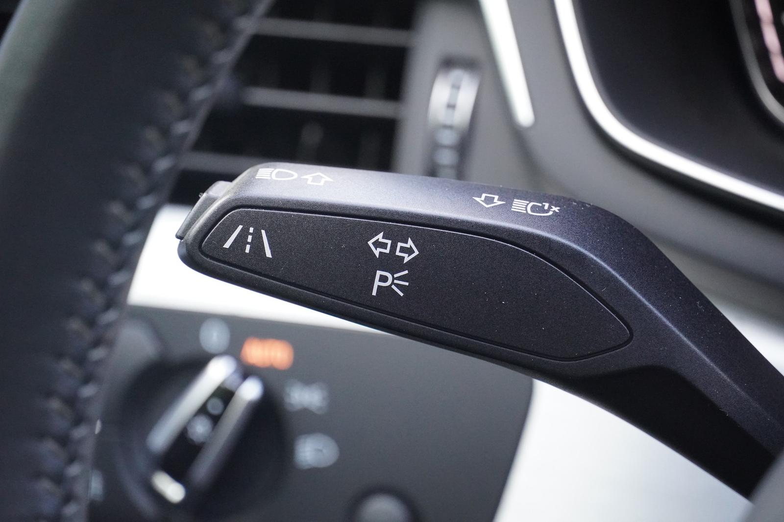Audi A4 2.0 TFSI S-tronic S-Line LED ACC Navi Kamera