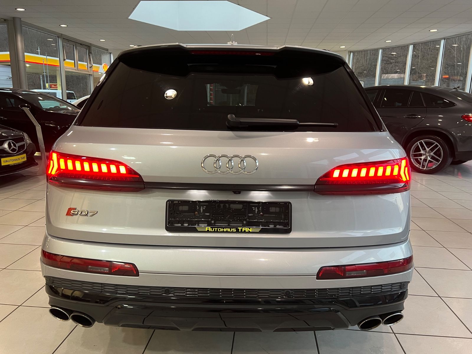 Fahrzeugabbildung Audi SQ7 4.0 TDI quattro*Head-Up * 7.SITZER*