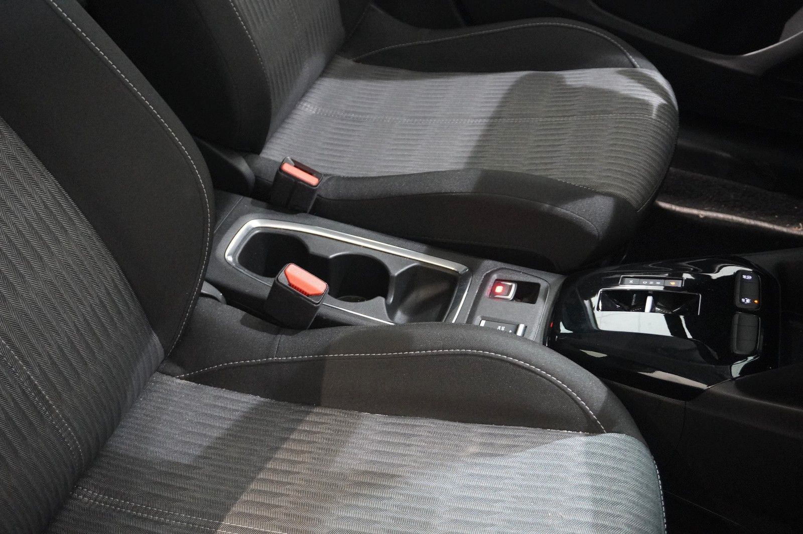 Fahrzeugabbildung Opel Corsa F 1.2T EDITION AT NAVI/LED/SPORT/TEMP/DAB+