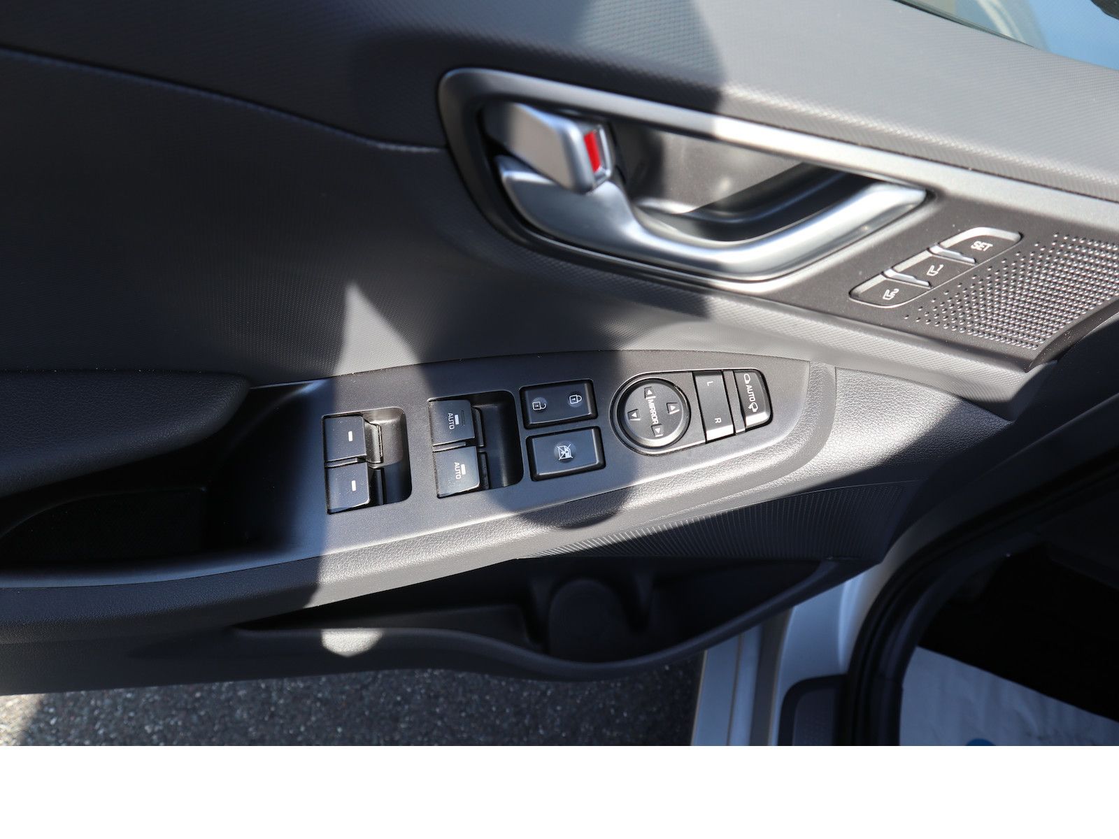 Fahrzeugabbildung Hyundai IONIQ Premium Hybrid Navi Scheckheftgepflegt