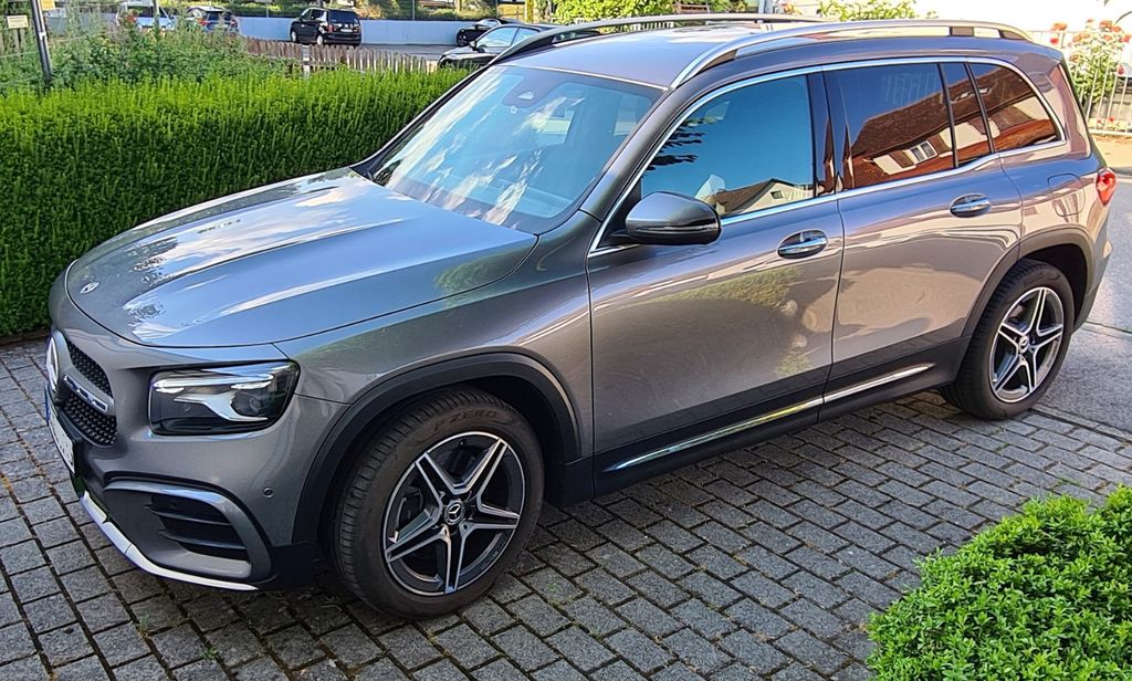 Image of Mercedes-Benz GLB 220